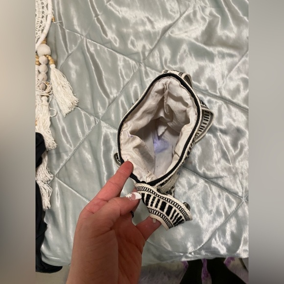 Tribal Woven over the shoulder purse - Picture 8 of 8